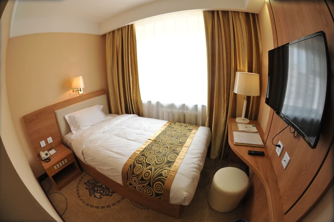 Flower hotel - Image 7