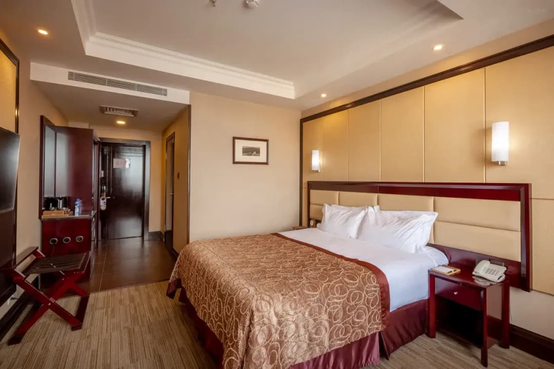 Standard Single Bedroom - Image 2