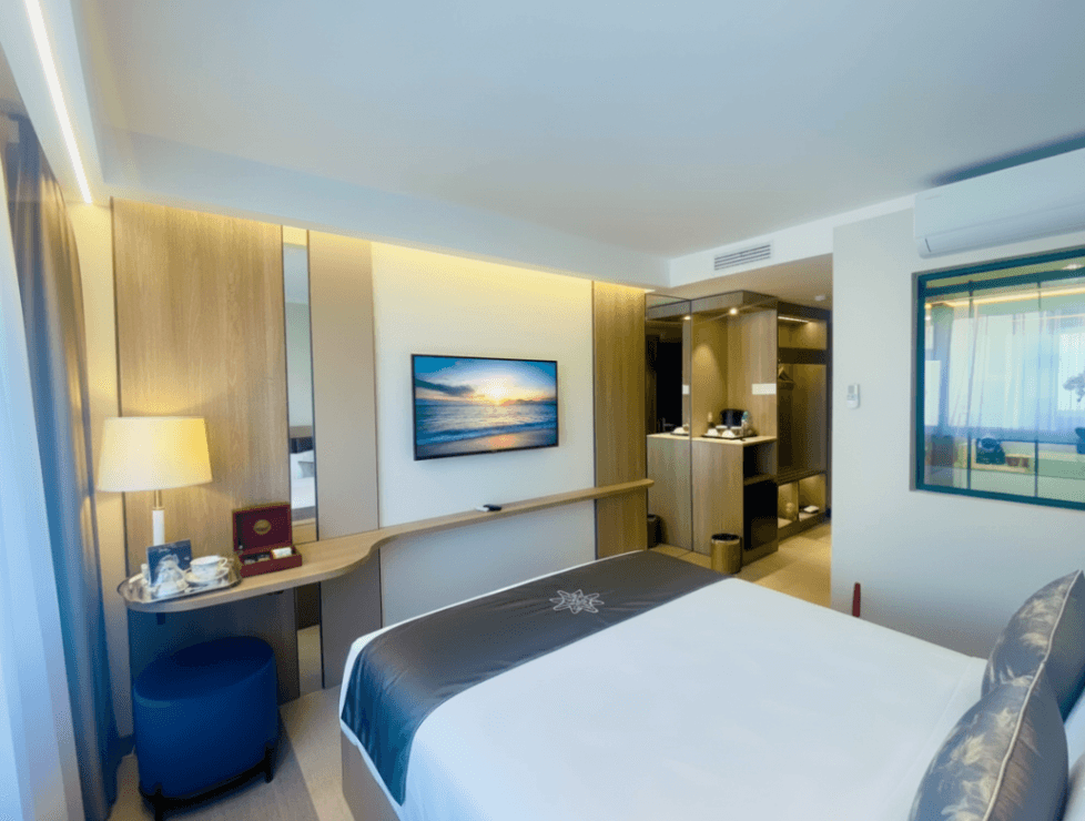 Flower hotel - Image 9